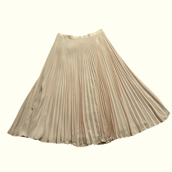 Calvin Klein Pleated Skirt/ NWT - Picture 2 of 6